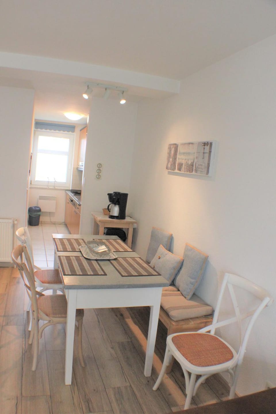 Kitchen or kitchenette, Seating area, Dining area