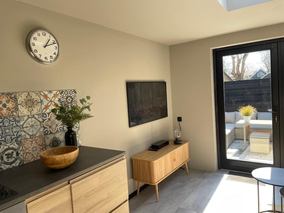 Patio, Living room