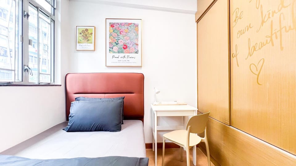 Bed, Seating area, Bedroom, wardrobe