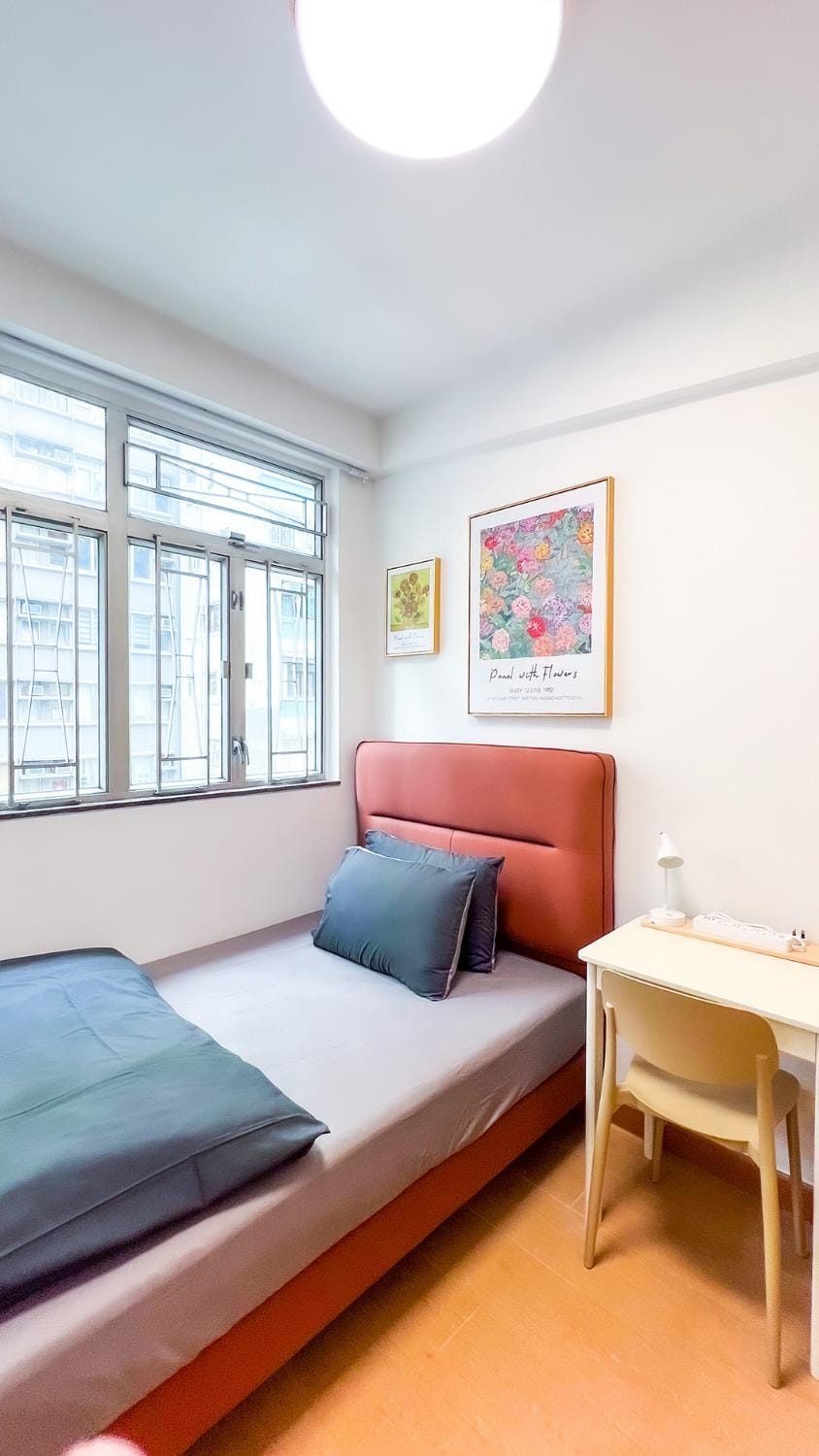 Bed, Seating area