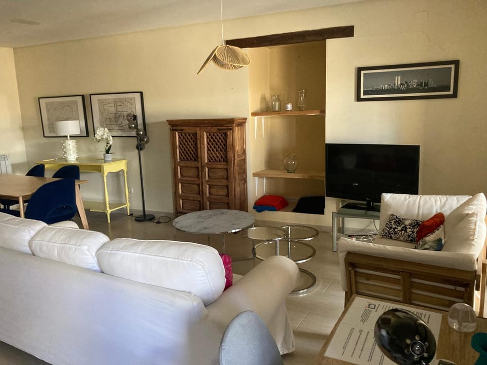 Communal lounge/ TV room, Living room