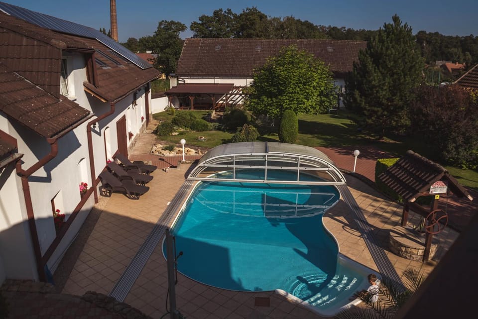 Garden, Swimming pool