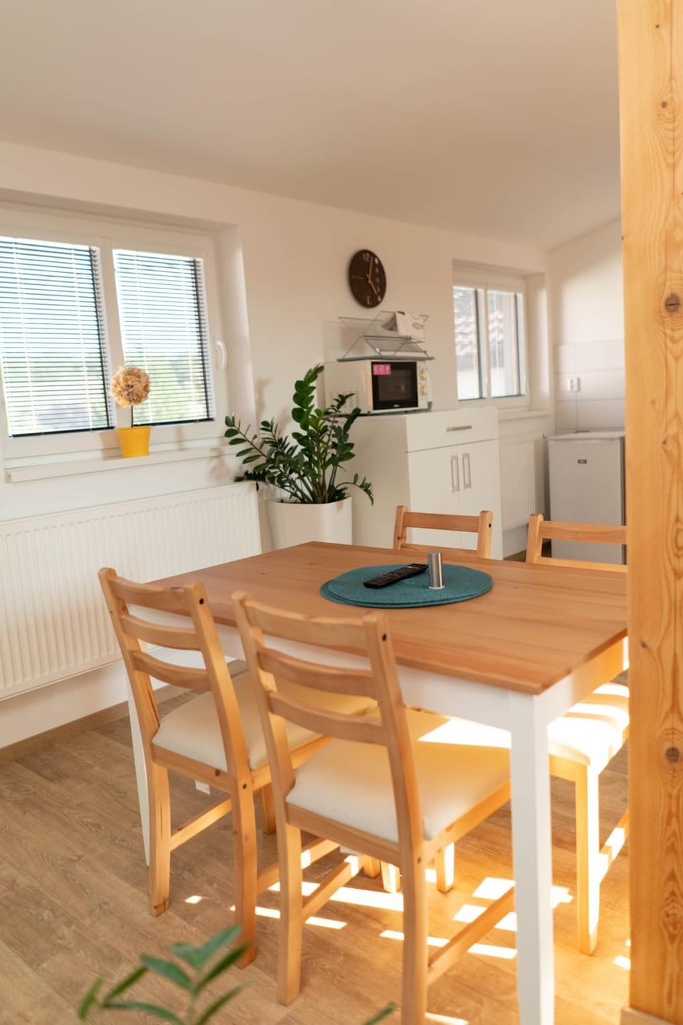 Seating area, Dining area