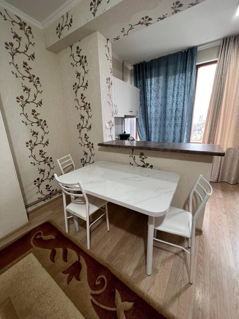 Kitchen or kitchenette, Dining area, minibar, stove