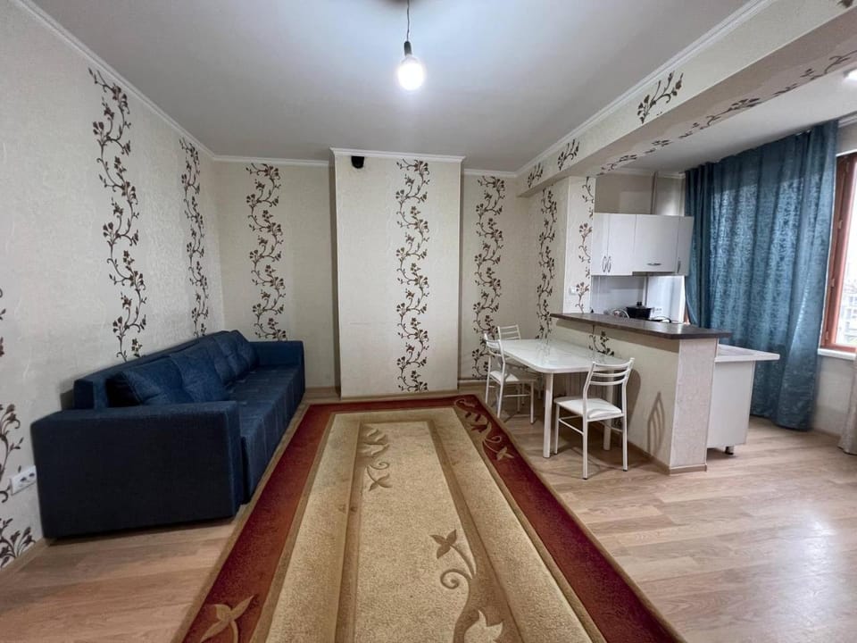 Kitchen or kitchenette, Living room, Seating area, Dining area, hair dresser