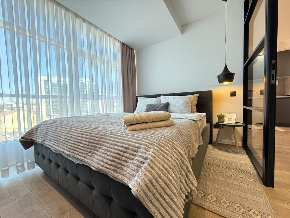 Bed, Photo of the whole room, Bedroom, towels