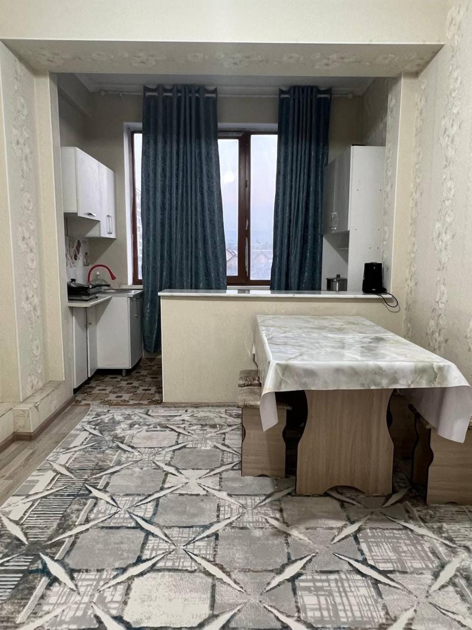Kitchen or kitchenette, Dining area