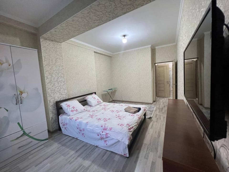 Bed, TV and multimedia, Bedroom, wardrobe