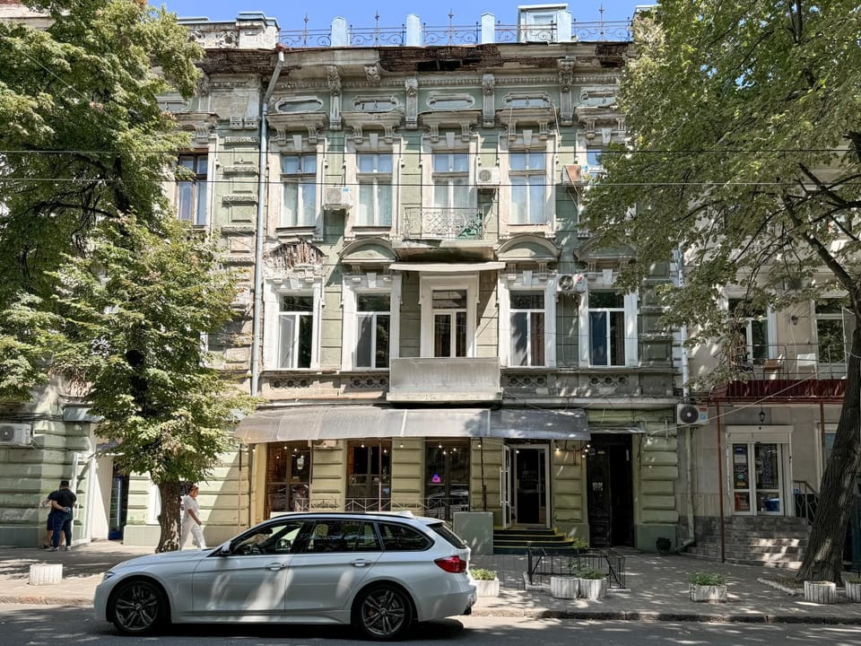Property building, Facade/entrance, Day