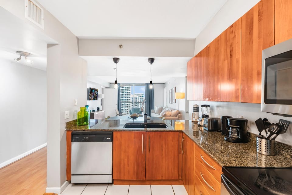 Coffee/tea facilities, Kitchen or kitchenette, dishwasher, oven, toaster