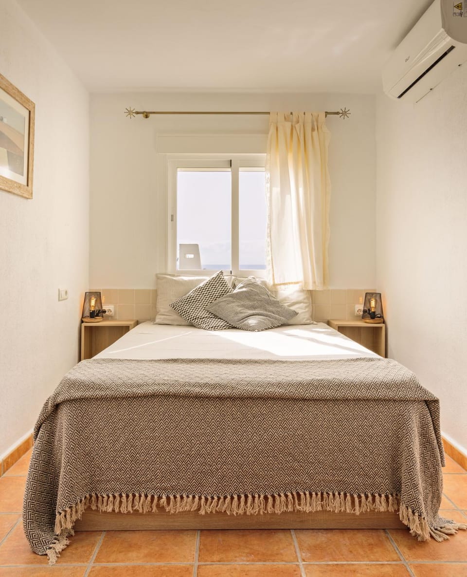 Bed, Bedroom, Sea view