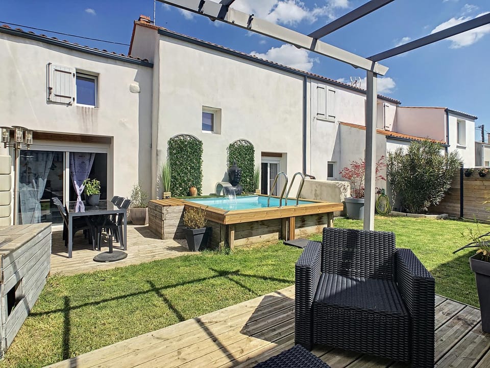 Maison piscine proche La Rochelle House in Nouvelle-Aquitaine