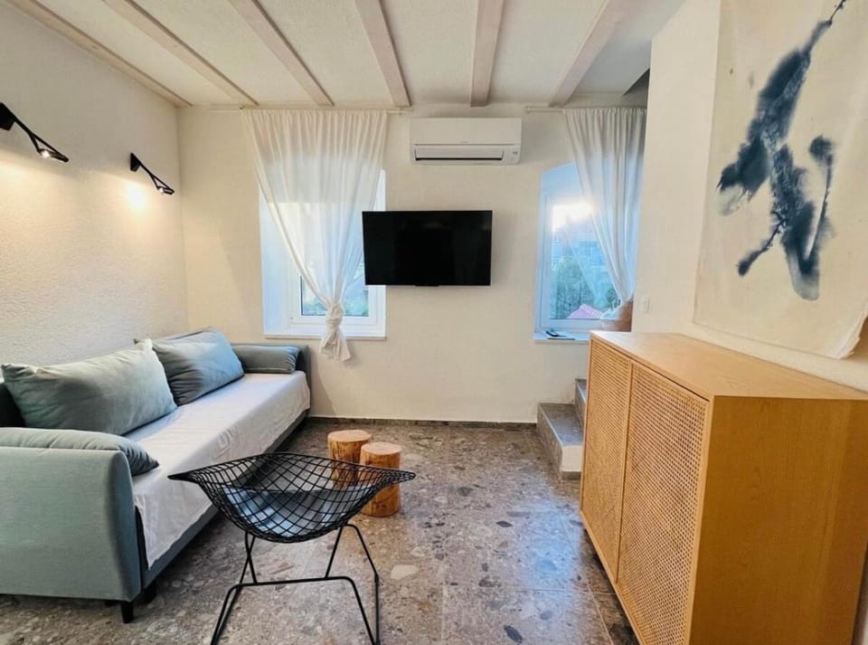 Communal lounge/ TV room, Living room