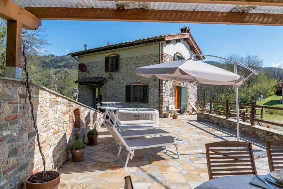 Property building, Day, Natural landscape, Garden, Balcony/Terrace, Dining area, Garden view, Mountain view, sunbed