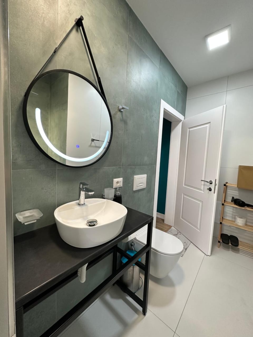 Toilet, Bathroom, towels