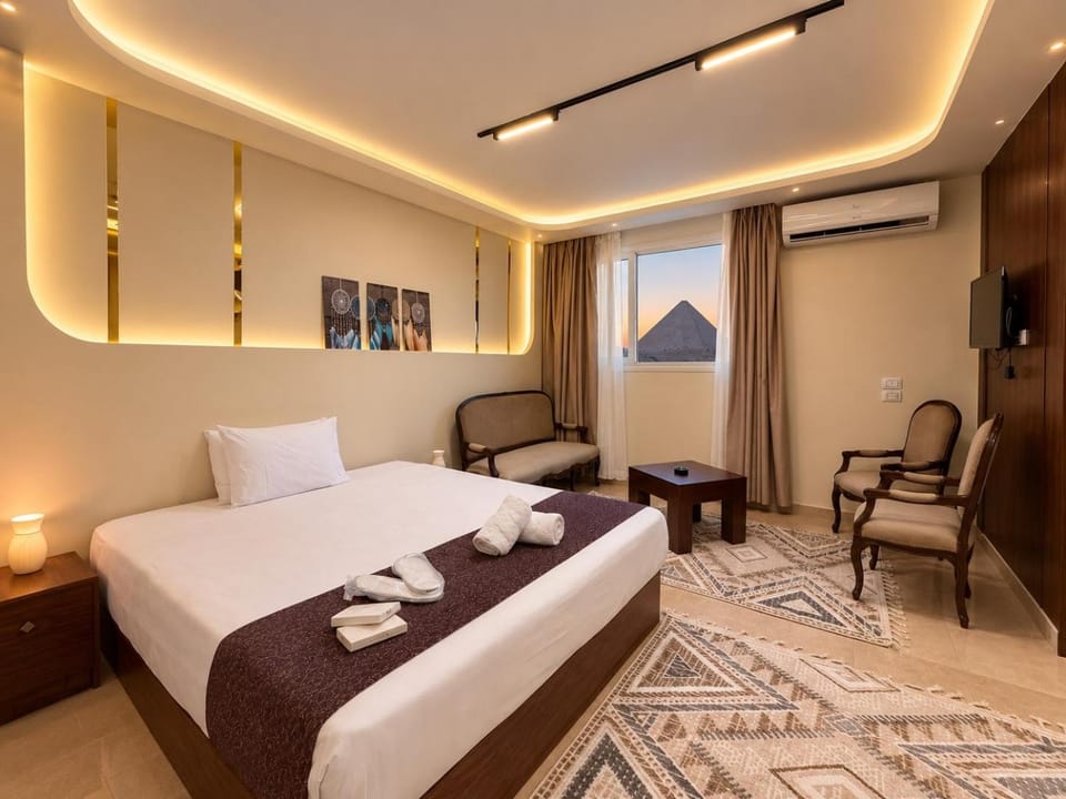 Bed, Photo of the whole room, Seating area