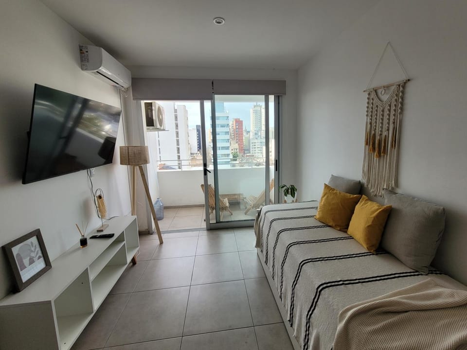 Bed, TV and multimedia, Living room
