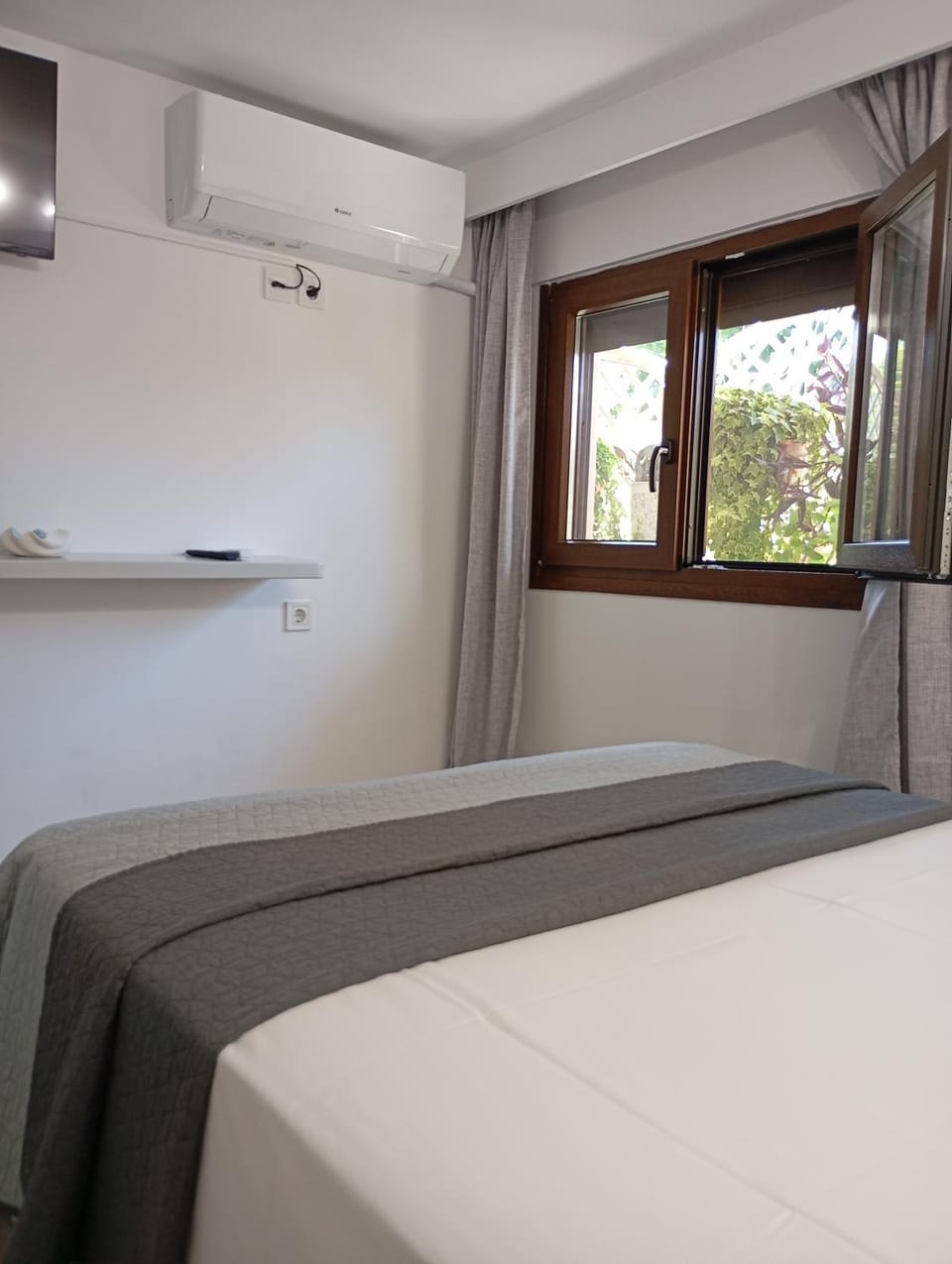 TV and multimedia, Bedroom, air conditioner