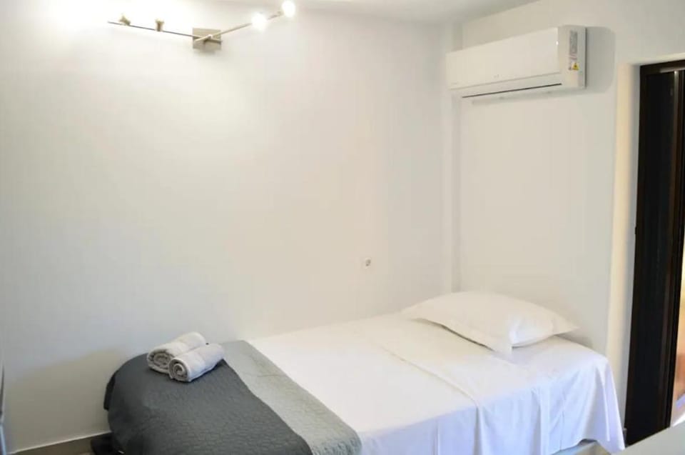 Bed, air conditioner