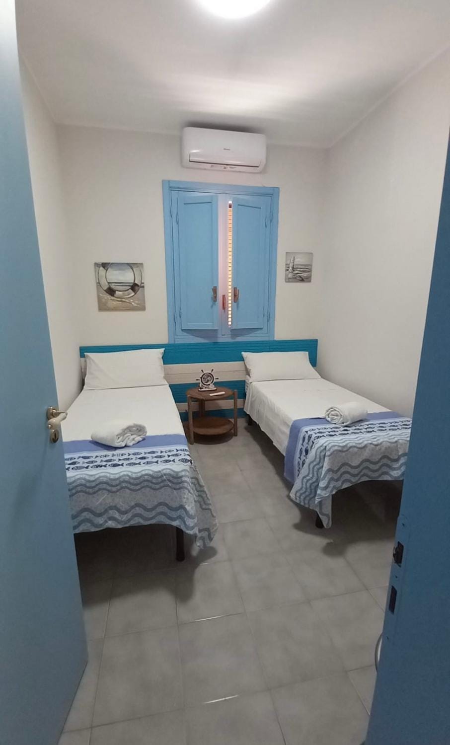Bed, Photo of the whole room, Bedroom, air conditioner
