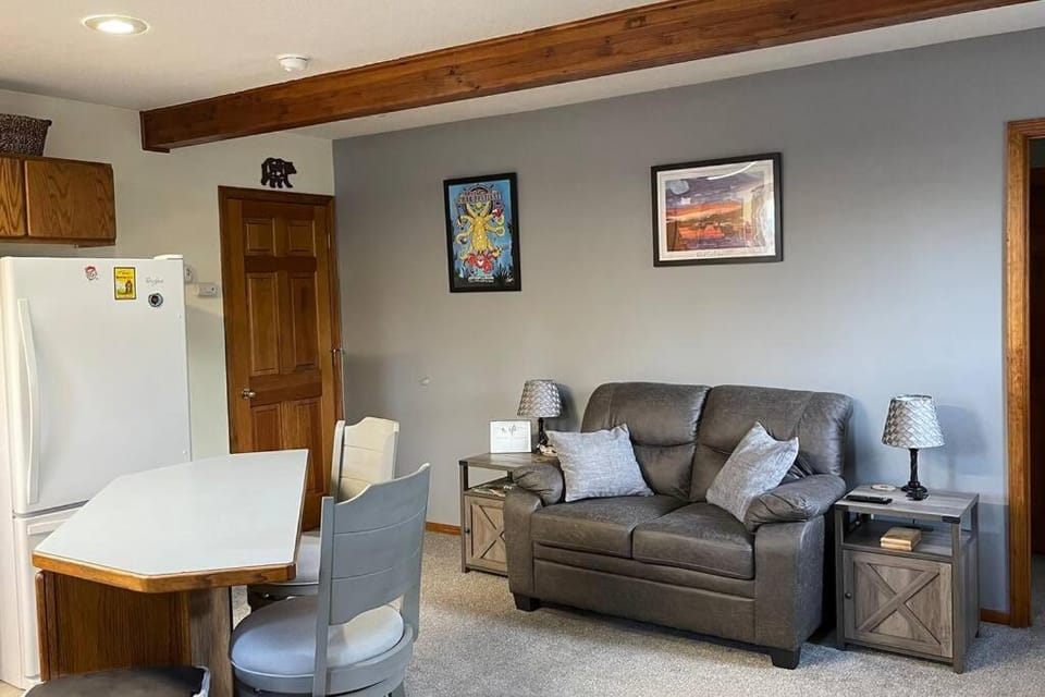 Den Mishka - Kodiak's Den of the Little Bear Apartment in Alaska