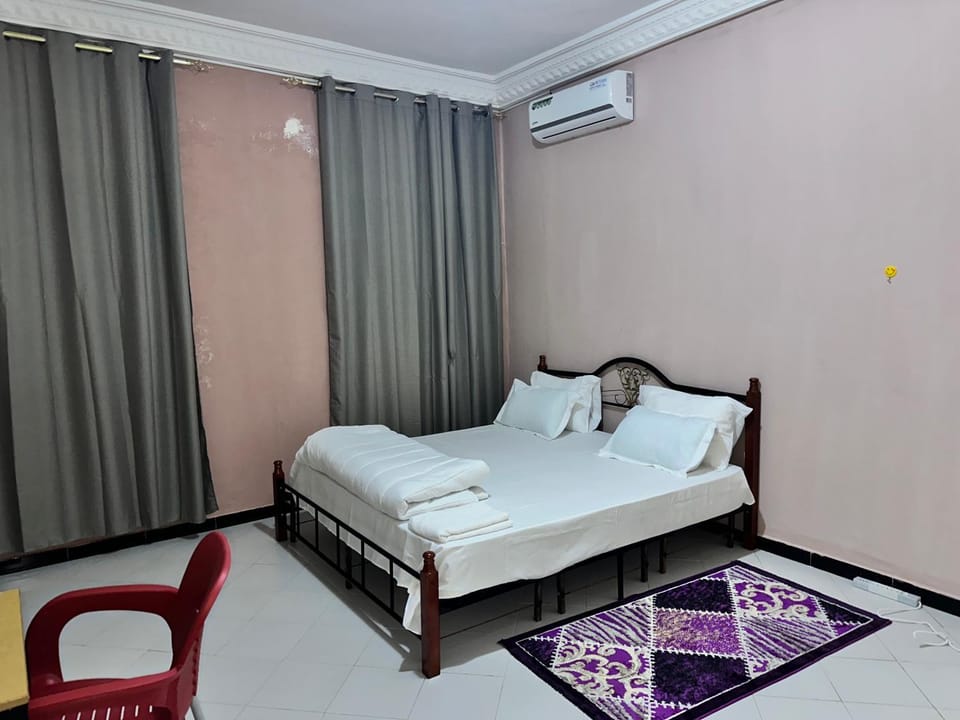 Bed, Photo of the whole room, air conditioner