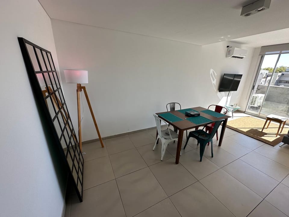 TV and multimedia, Seating area, Dining area, air conditioner