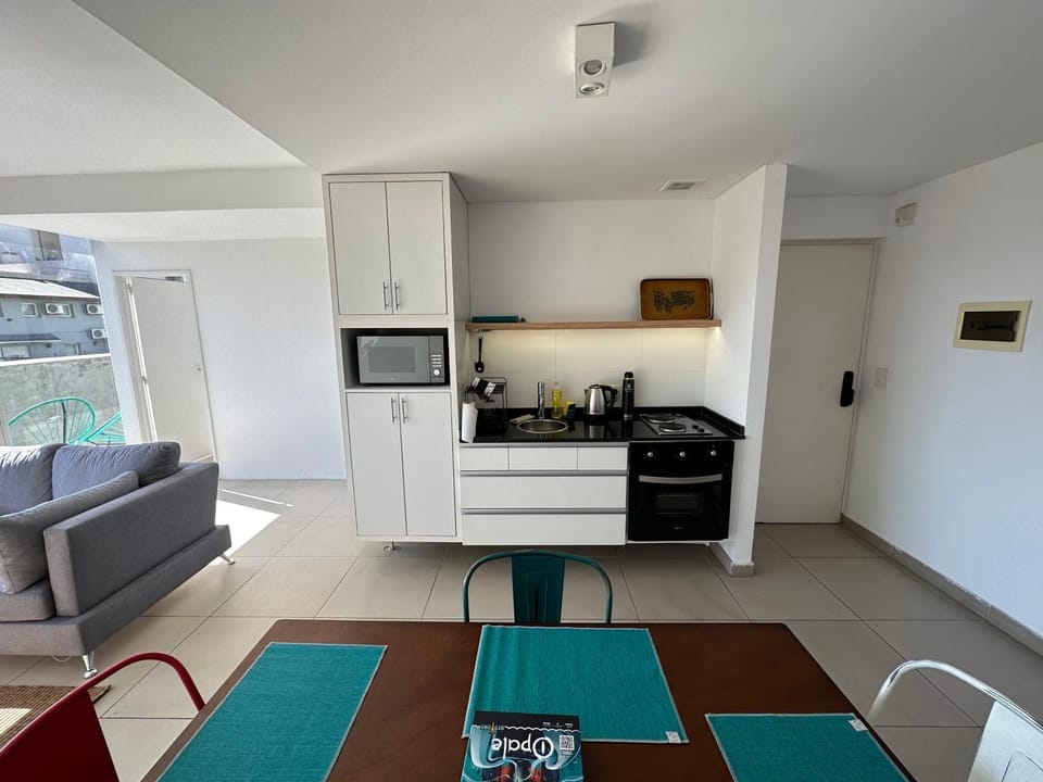 Kitchen or kitchenette, Dining area, minibar, pet friendly, stove