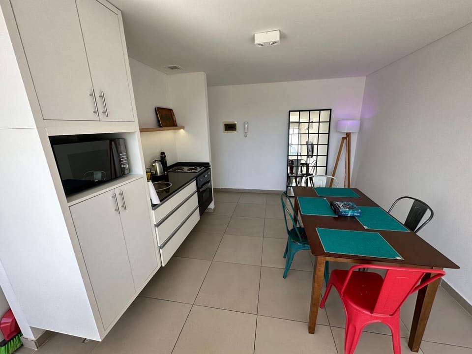Kitchen or kitchenette, Dining area, minibar, pet friendly, stove