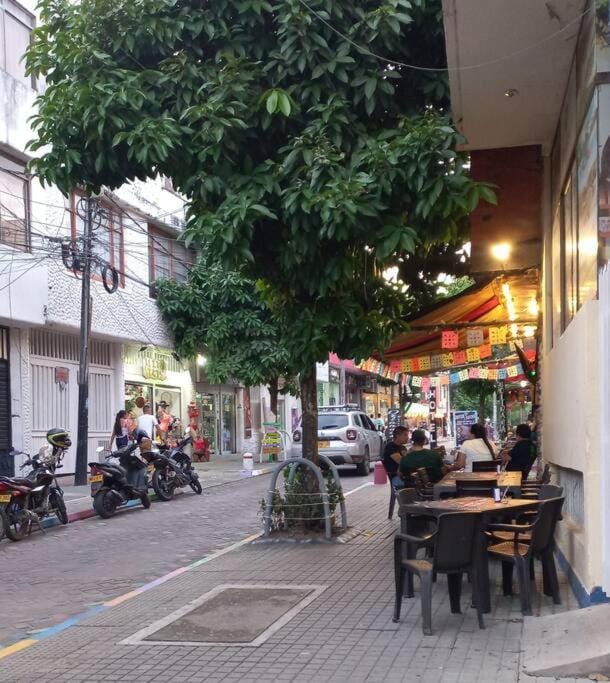Restaurant/places to eat, Street view, Supermarket/grocery shop, Shopping Area, Location