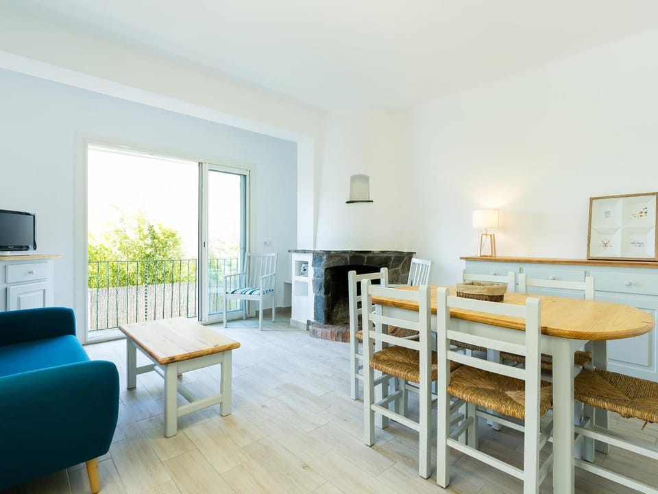 Apartamento luminoso y espacioso con gran jardín privado, a solo 150m de la playa - ES-228-136 Apartment in Roses