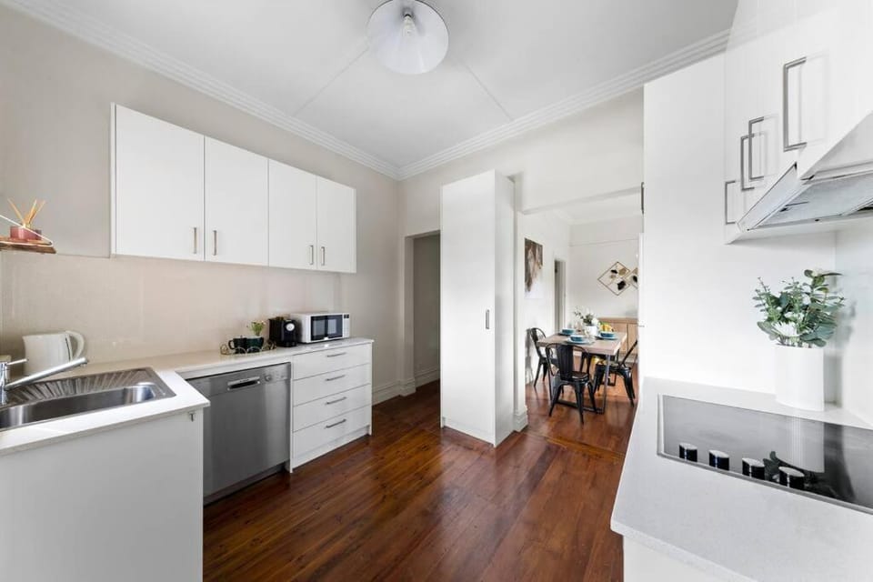 Art Deco Hideaway - St Kilda Apartment in Saint Kilda