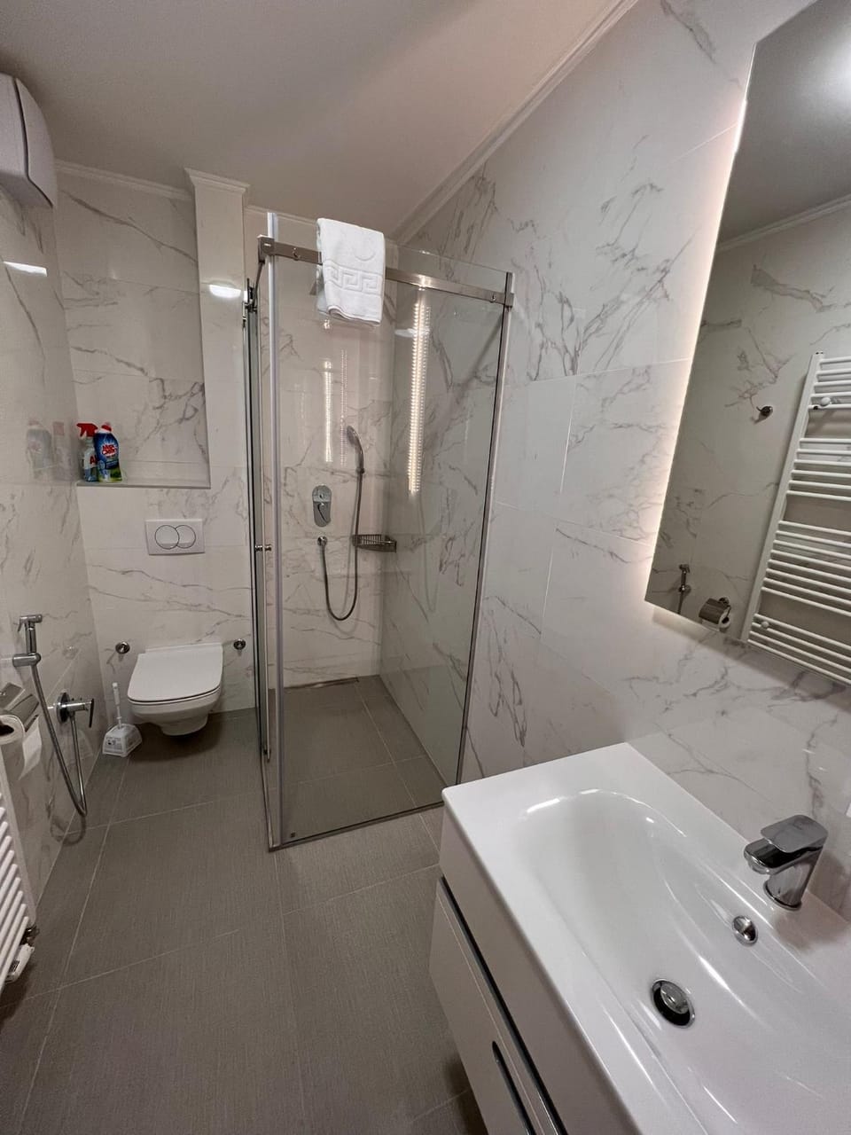 Shower, Toilet, Bathroom, towels