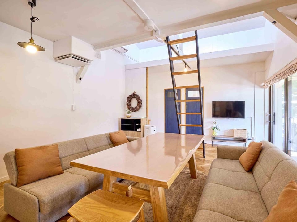Living room, Photo of the whole room