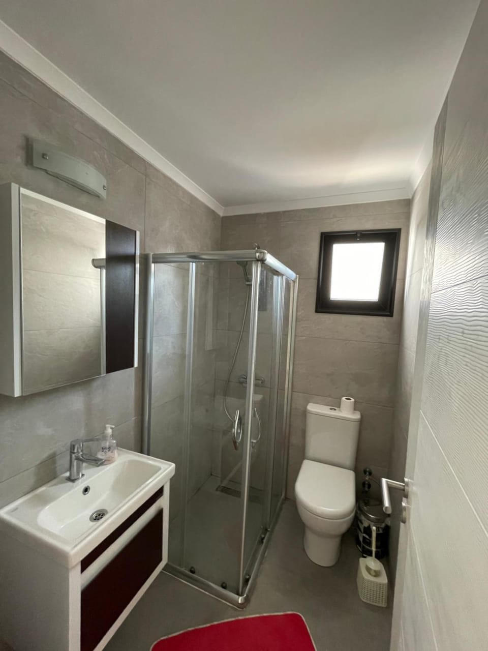 Shower, Toilet, Bathroom, towels