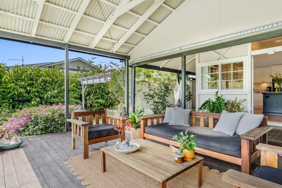 Large Family House including Self Contained Studio for AuPair or extended family House in New South Wales