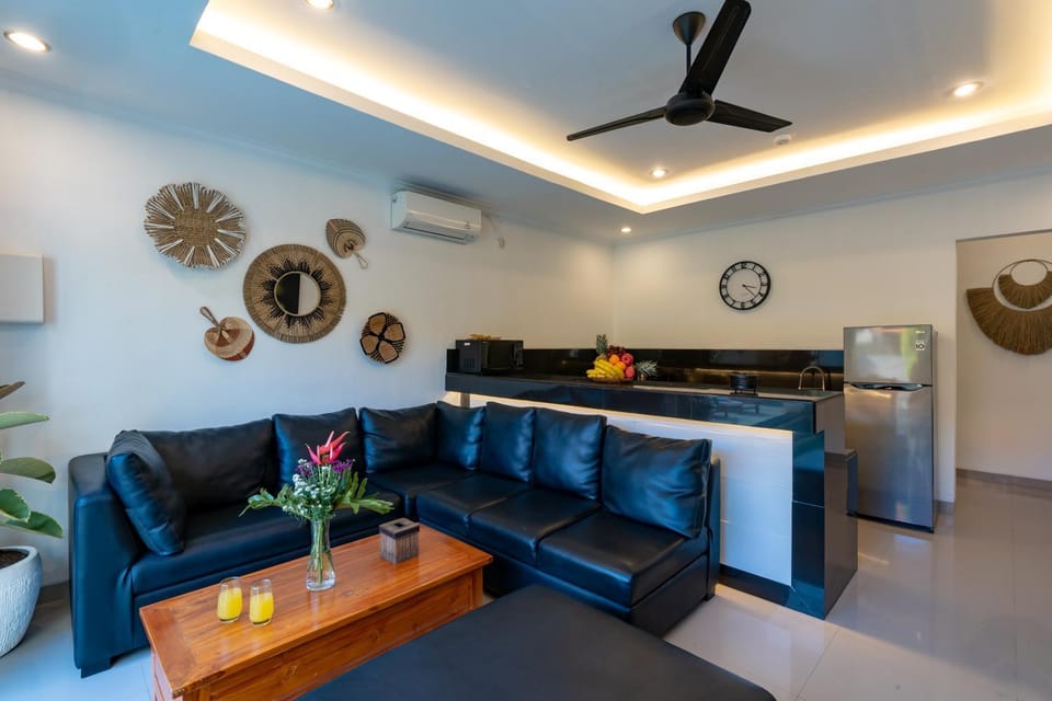 Vast 5bd Villa with Garden and Private Pool 250m to Beach Villa in Kuta