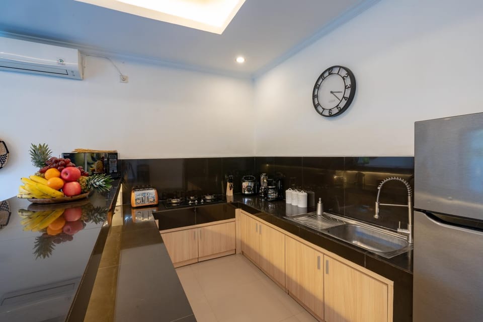 Vast 5bd Villa with Garden and Private Pool 250m to Beach Villa in Kuta