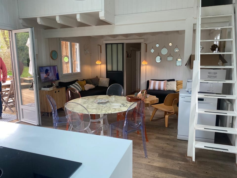 Communal lounge/ TV room