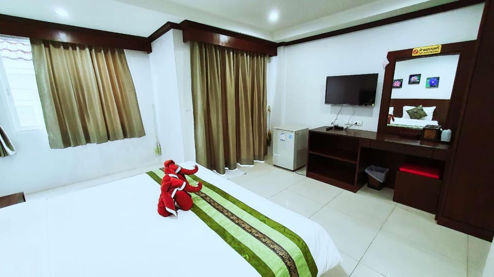 Bed, TV and multimedia, Bedroom, hair dresser