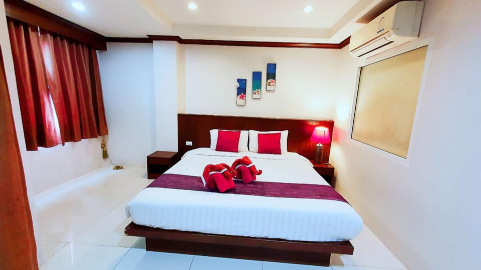 Bed, Photo of the whole room, Bedroom, towels, air conditioner