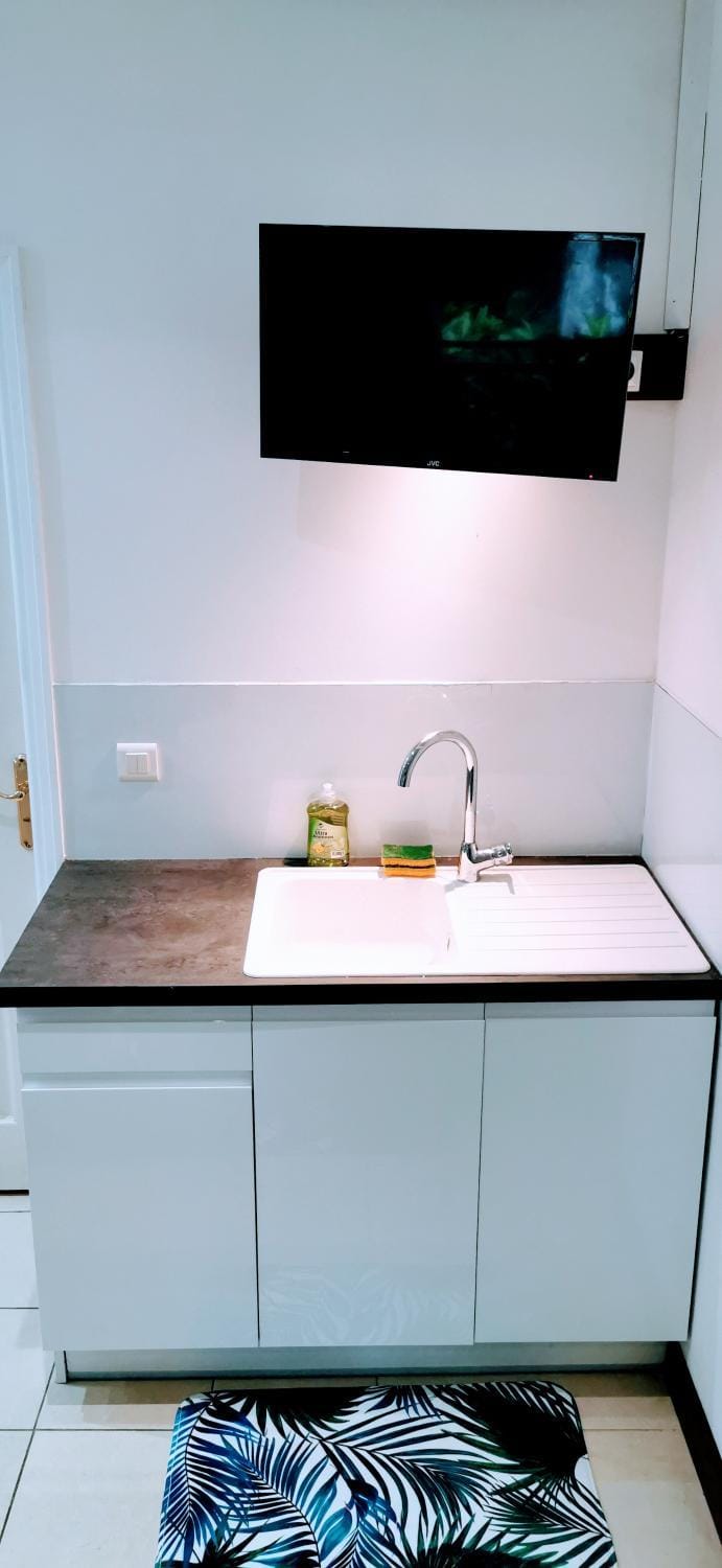 Kitchen or kitchenette