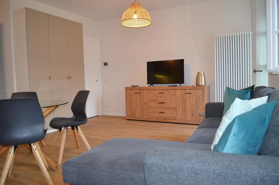 Communal lounge/ TV room, TV and multimedia, Living room, Seating area