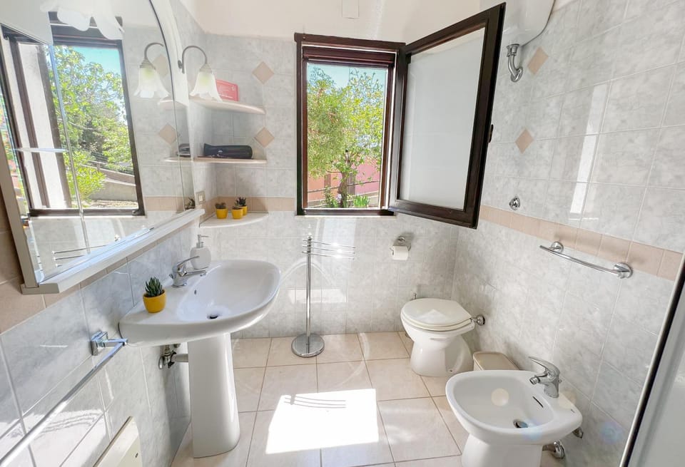 Shower, Toilet, Bathroom, bidet, towels