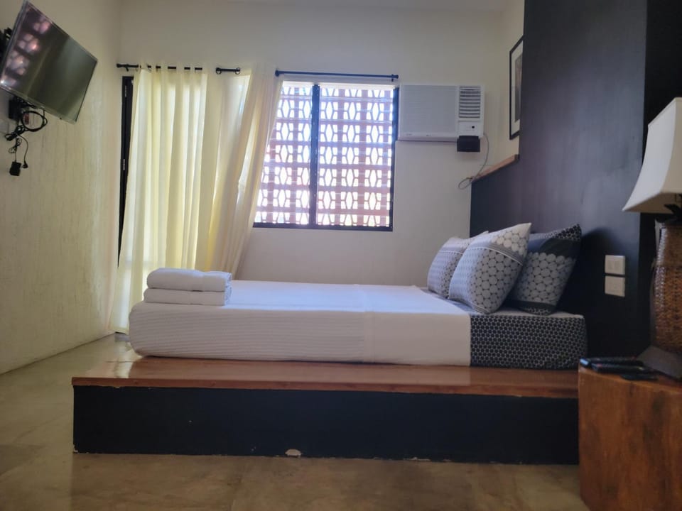 Bed, Photo of the whole room, Bedroom, air conditioner