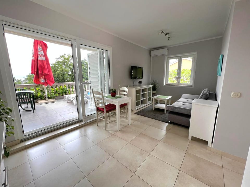 TV and multimedia, View (from property/room), Balcony/Terrace, Living room, Photo of the whole room, Seating area, Dining area