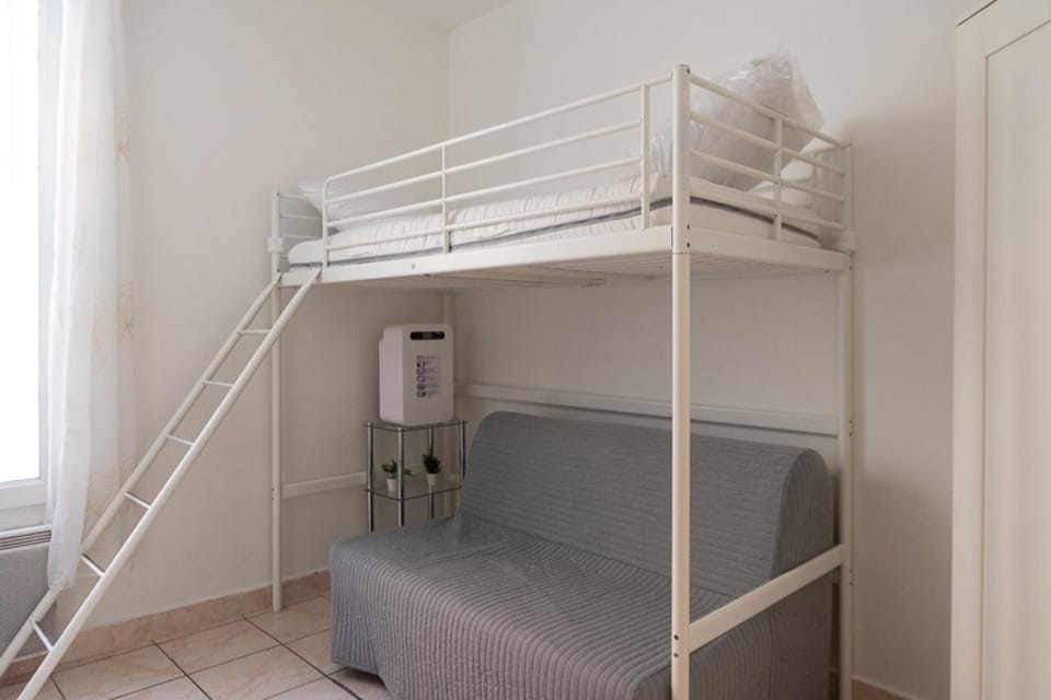 Charming bright studio near Paris Apartment in Pantin