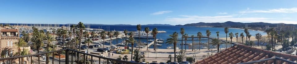 Balcon des îles d'Or - T2 seafront historic center Apartment in Le Lavandou