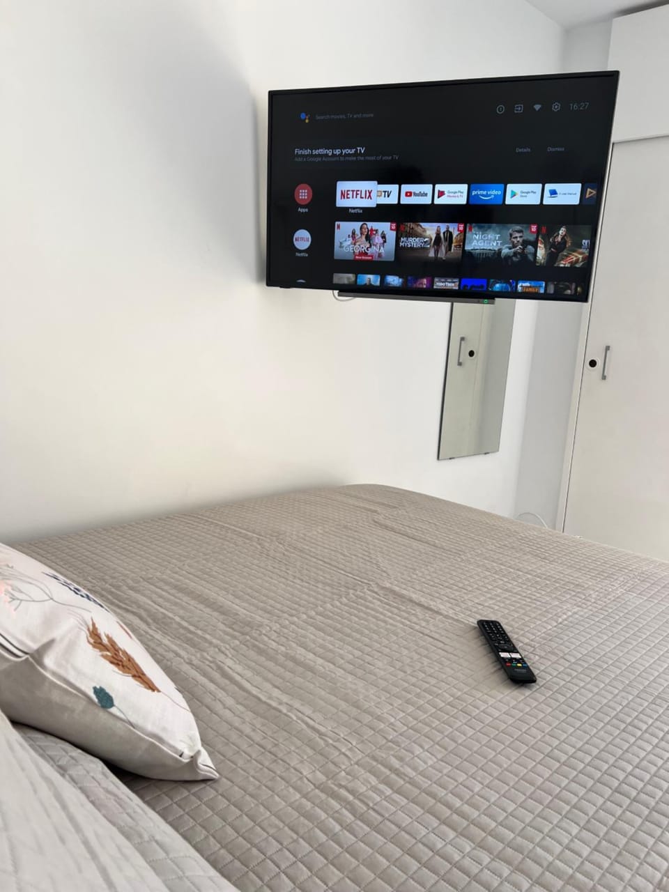 Bed, TV and multimedia, Bedroom