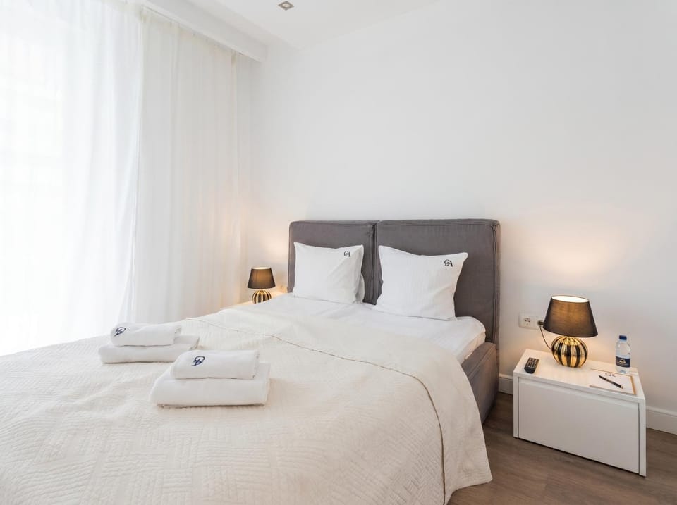 Bed, Photo of the whole room, Bedroom, towels